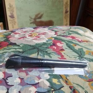 bareMinerals Black Makeup Brush!!! NWT!!!